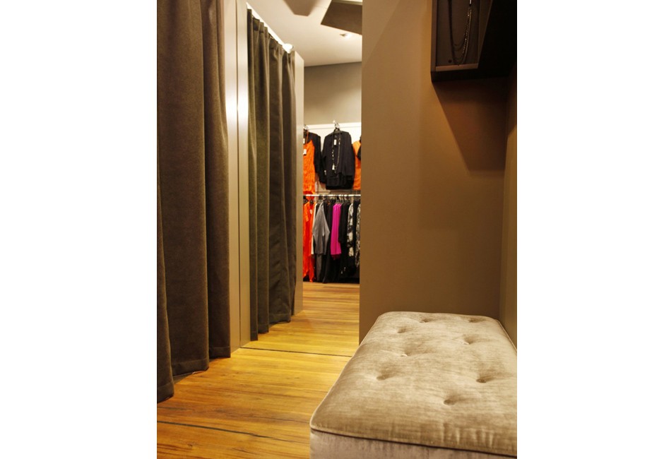 impulse-boutique-change-room-seating-ottoman-koush-norwood-940x1224