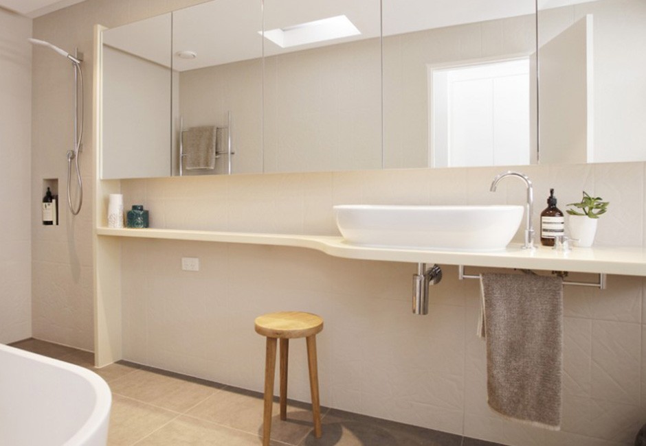 villa-bathroom-floating-vanity-mirror-cabinets-koush-unley-940x584