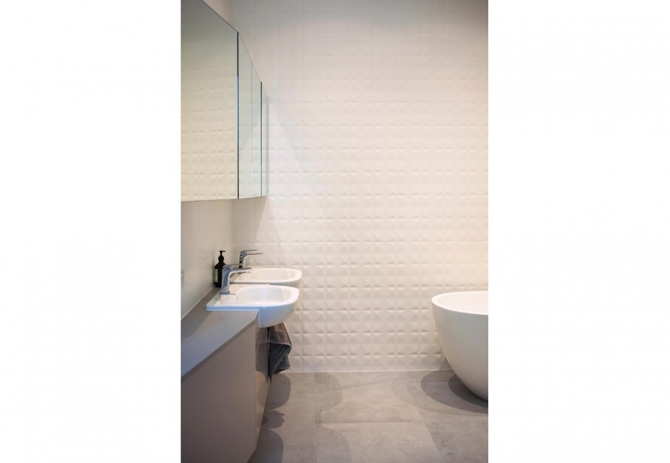 koush-esplanade-residence-interior-design-residential-custom-joinery-feature-wall-tile-free-standing-bath-recessed-basin